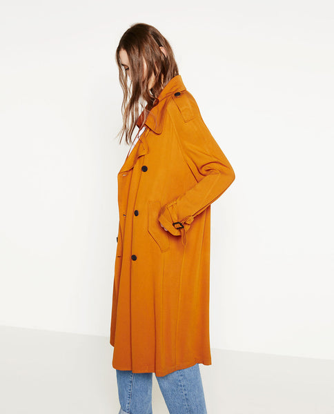 TRENCH COAT WITH HORN BUTTON